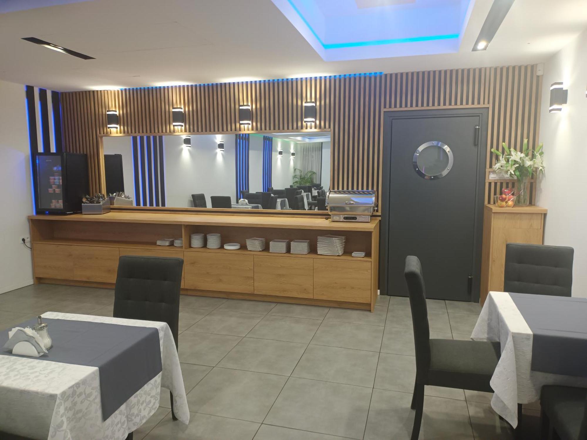 Hotelik & Restauracja Amber Raszyn Ngoại thất bức ảnh