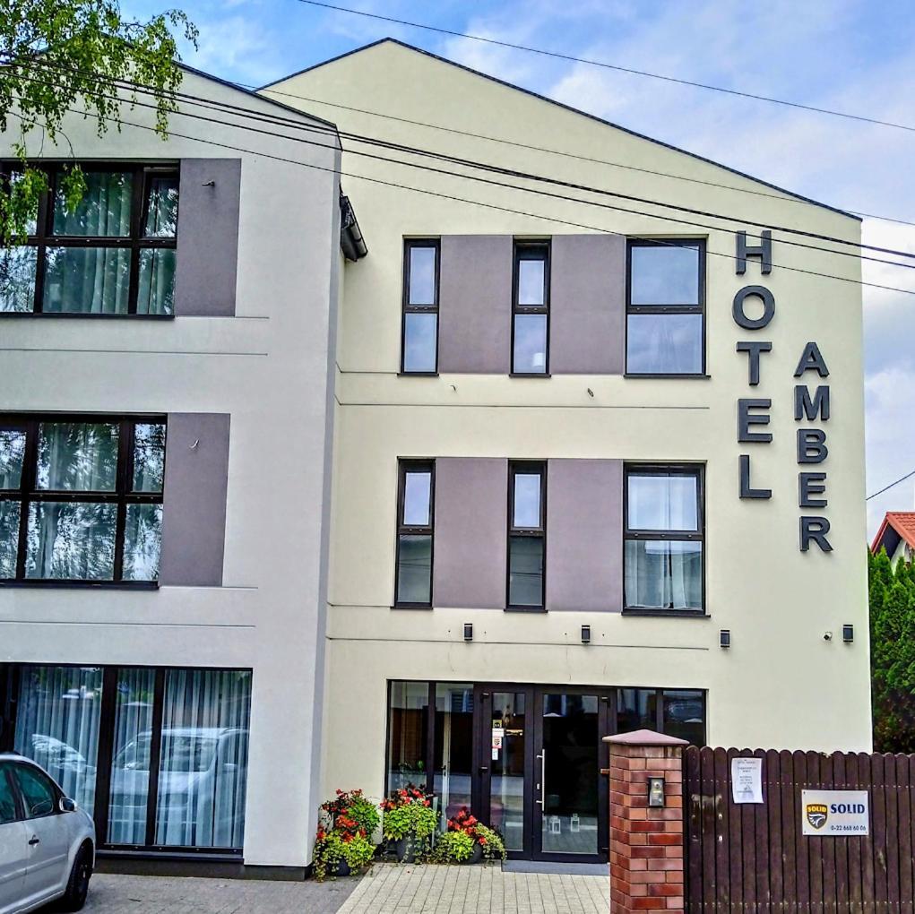 Hotelik & Restauracja Amber Raszyn Ngoại thất bức ảnh