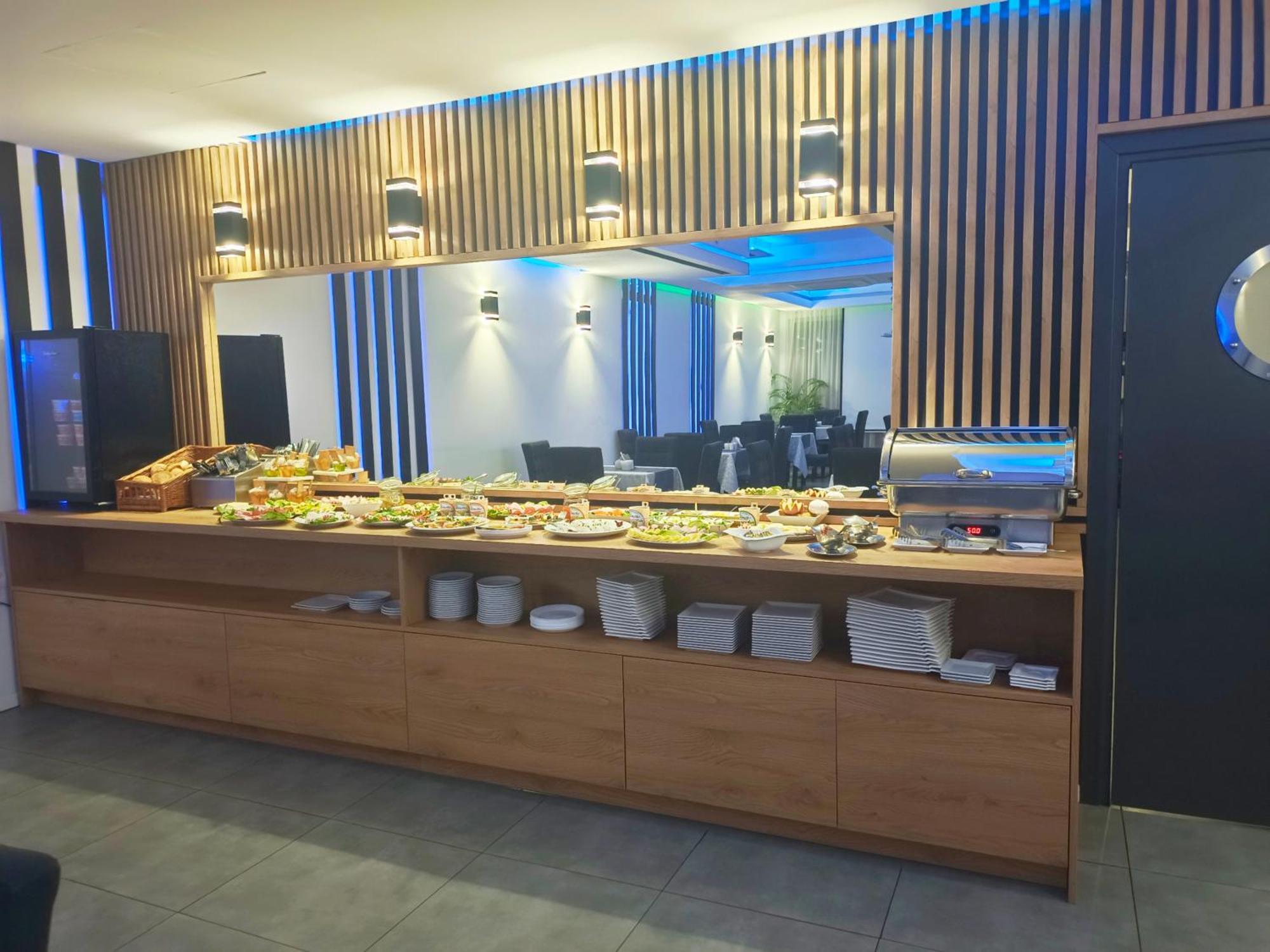 Hotelik & Restauracja Amber Raszyn Ngoại thất bức ảnh