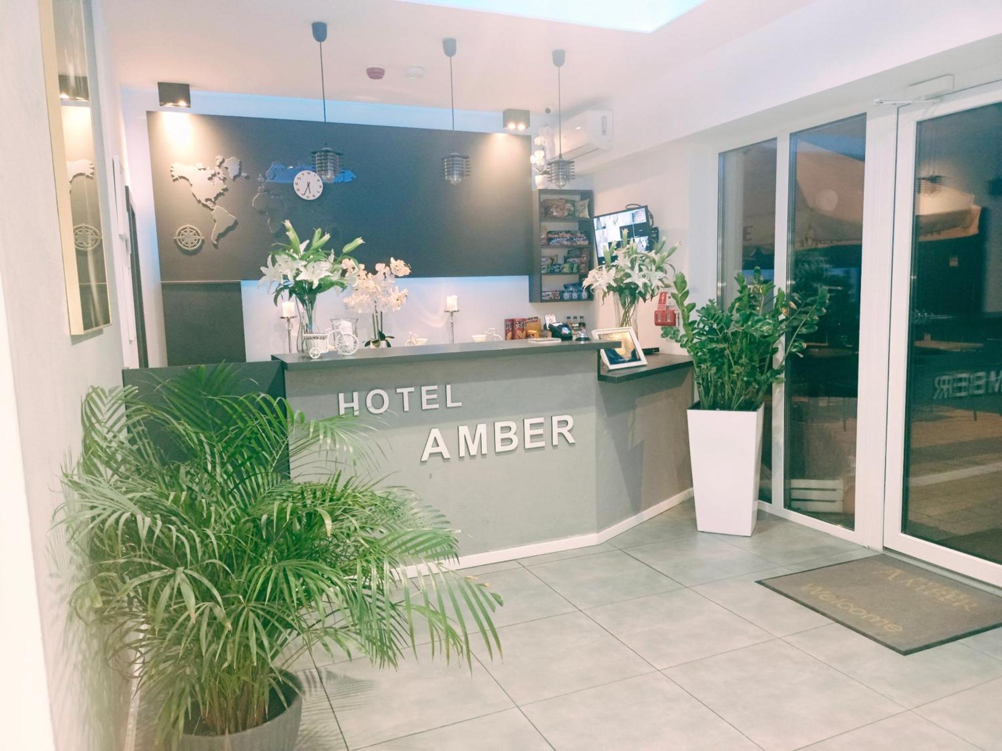 Hotelik & Restauracja Amber Raszyn Ngoại thất bức ảnh